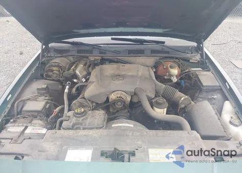 2000 Mercury Grand Marquis Gs z USA, uszkodzony, nr VIN 2MEFM74W3YX627146